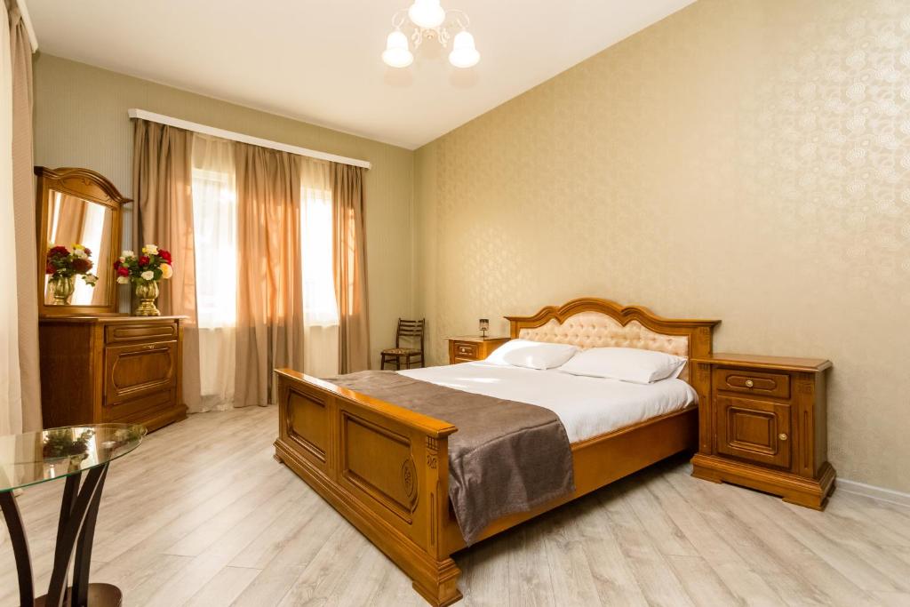Rustaveli Apartment with 5 Star Location room 5